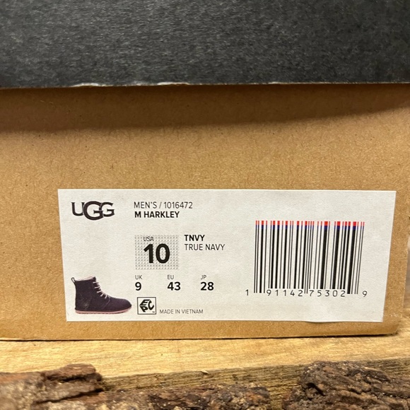 UGG Harkley Lace-Up Boots - Picture 6 of 6